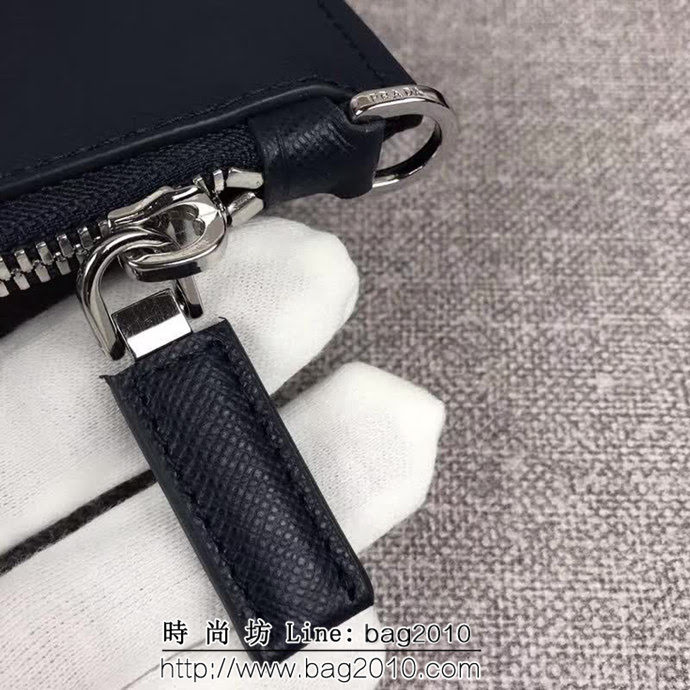 PRADA普拉達 專櫃最新款 限量版 十字紋牛皮 男士手包 2NG005 DD1895